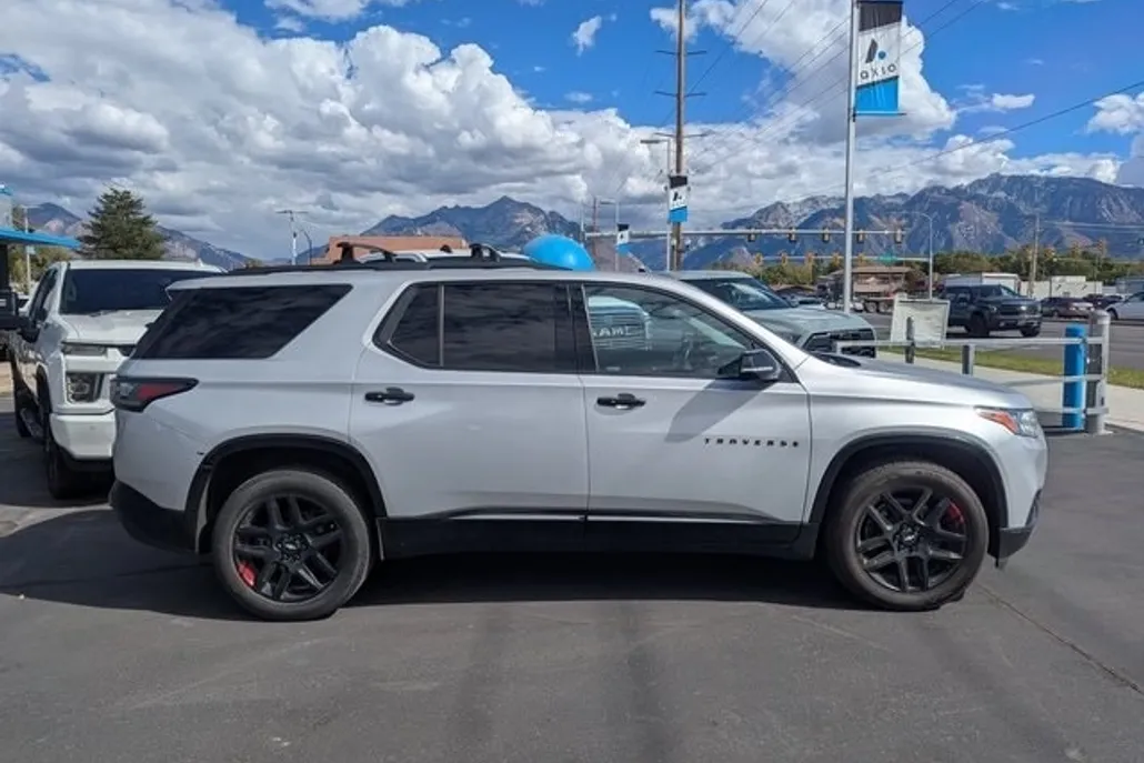 2020 Chevrolet Traverse Premier photo 1