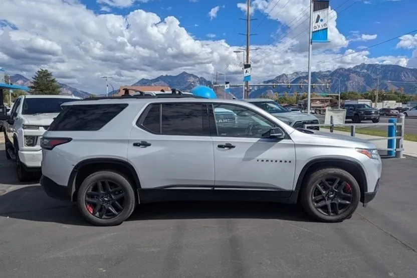 2020 Chevrolet Traverse Premier photo 1