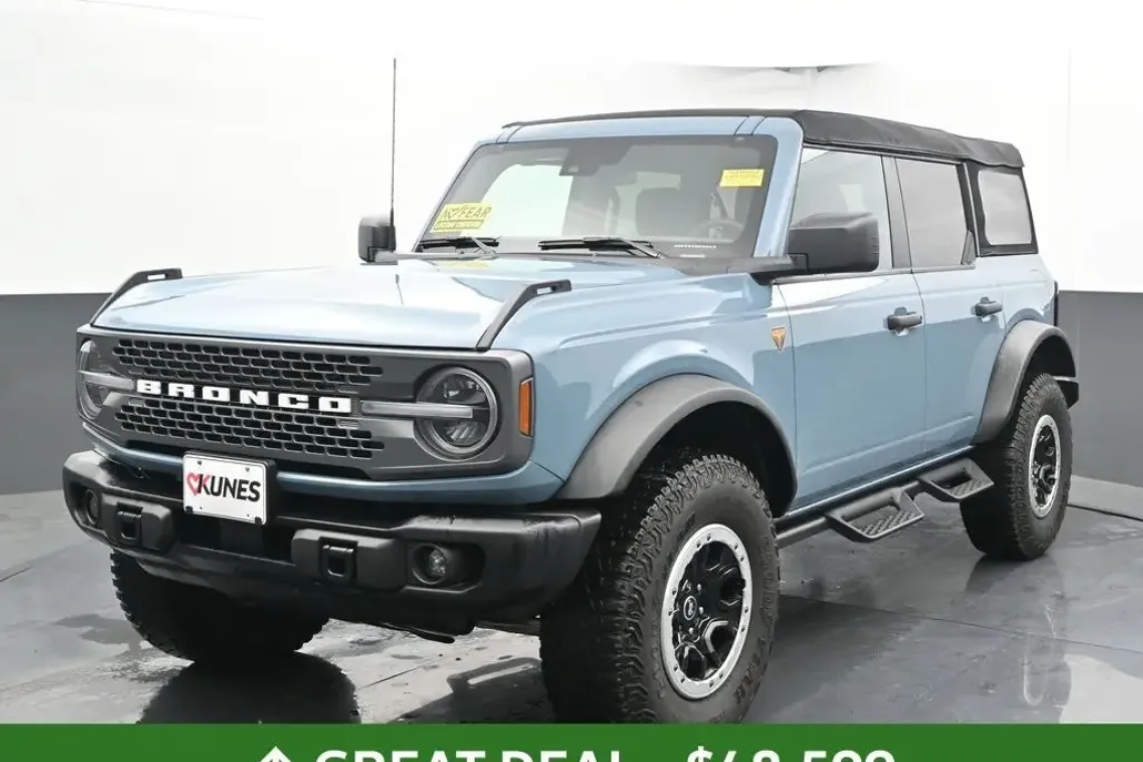 2023 Ford Bronco Badlands photo 1