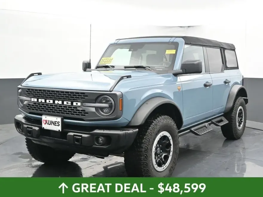 2023 Ford Bronco Badlands photo 1