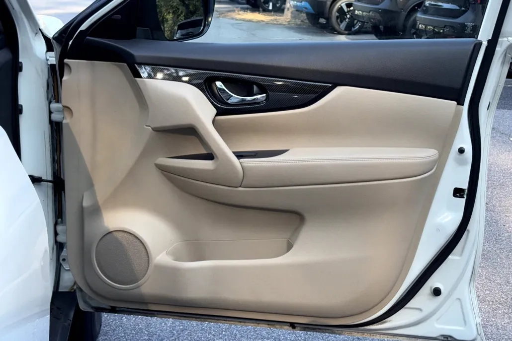 2017 Nissan Rogue SL photo 1
