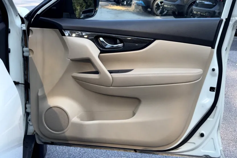 2017 Nissan Rogue SL photo 1