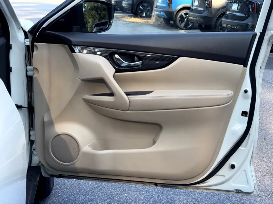 2017 Nissan Rogue SL photo 1