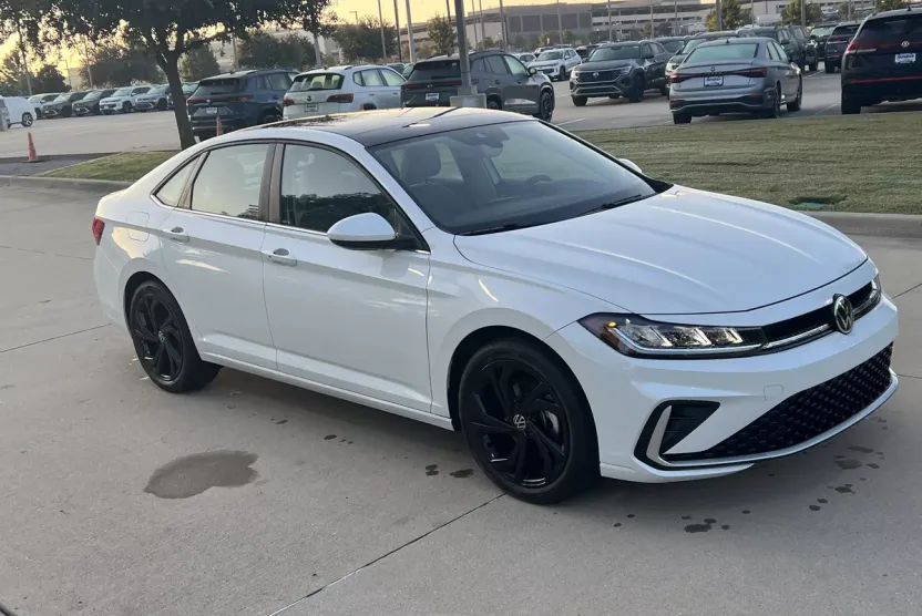 2025 Volkswagen Jetta SE photo 1