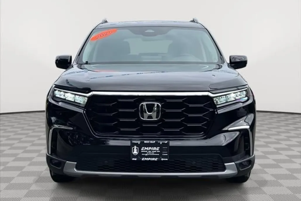 2025 Honda Pilot Touring photo 1