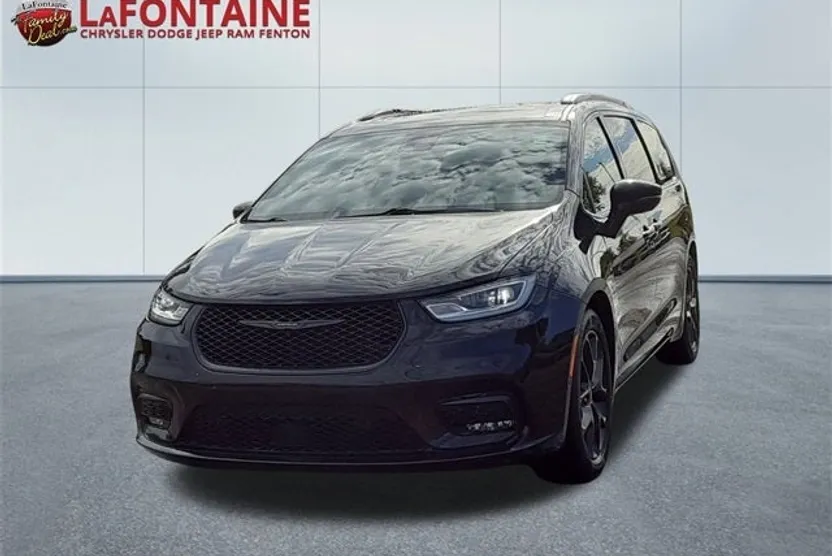 2022 Chrysler Pacifica Limited photo 1