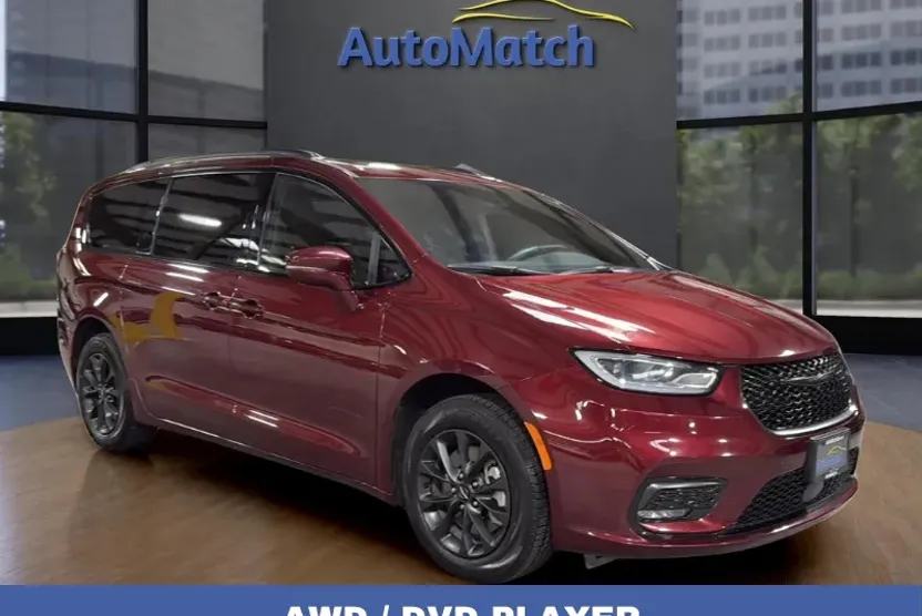 2021 Chrysler Pacifica Touring photo 1