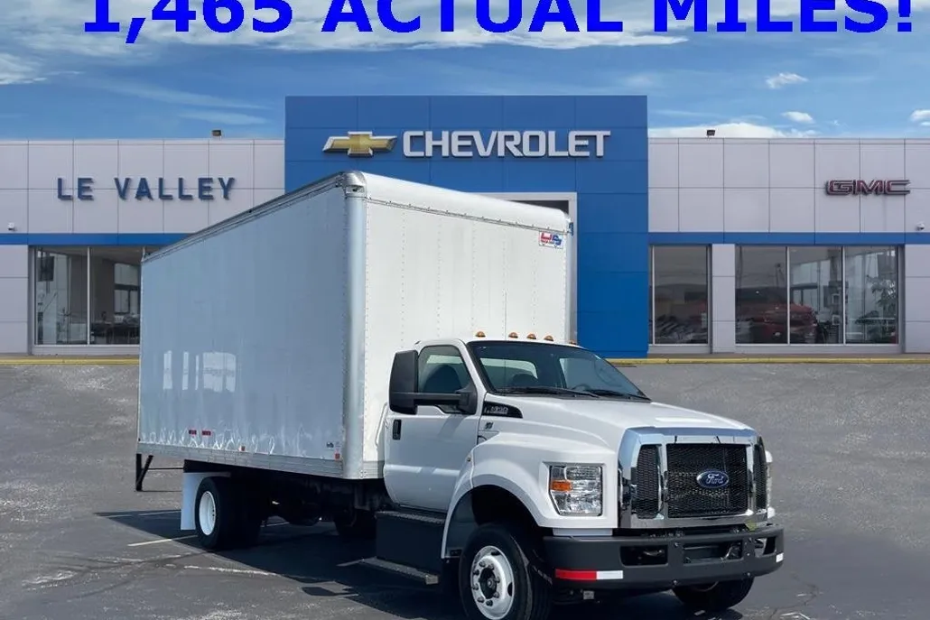 2019 Ford F-650 SuperCab Base photo 1