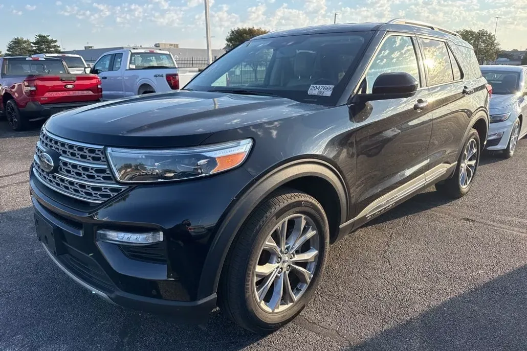 2023 Ford Explorer Limited photo 1