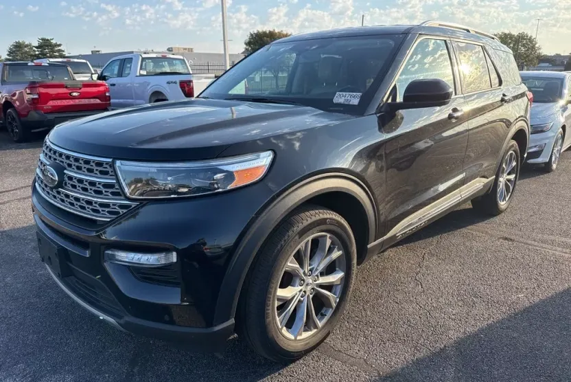 2023 Ford Explorer Limited photo 1