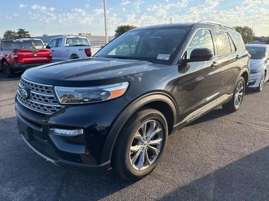 2023 Ford Explorer Limited photo 1