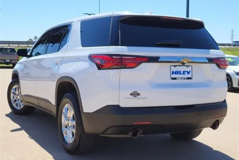 2023 Chevrolet Traverse LS photo 3