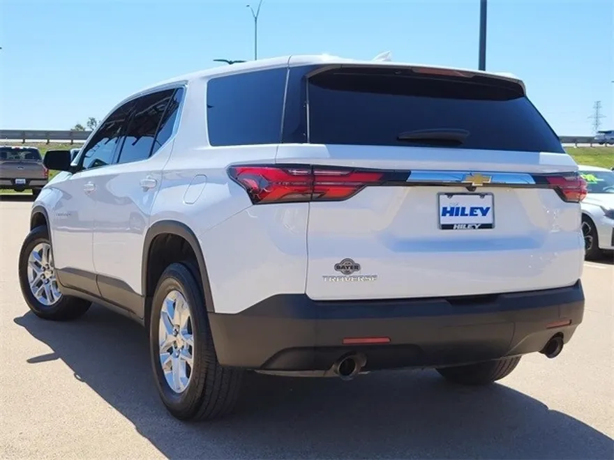 2023 Chevrolet Traverse LS photo 3