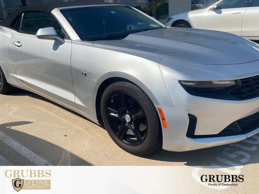 2019 Chevrolet Camaro 1LT photo 1