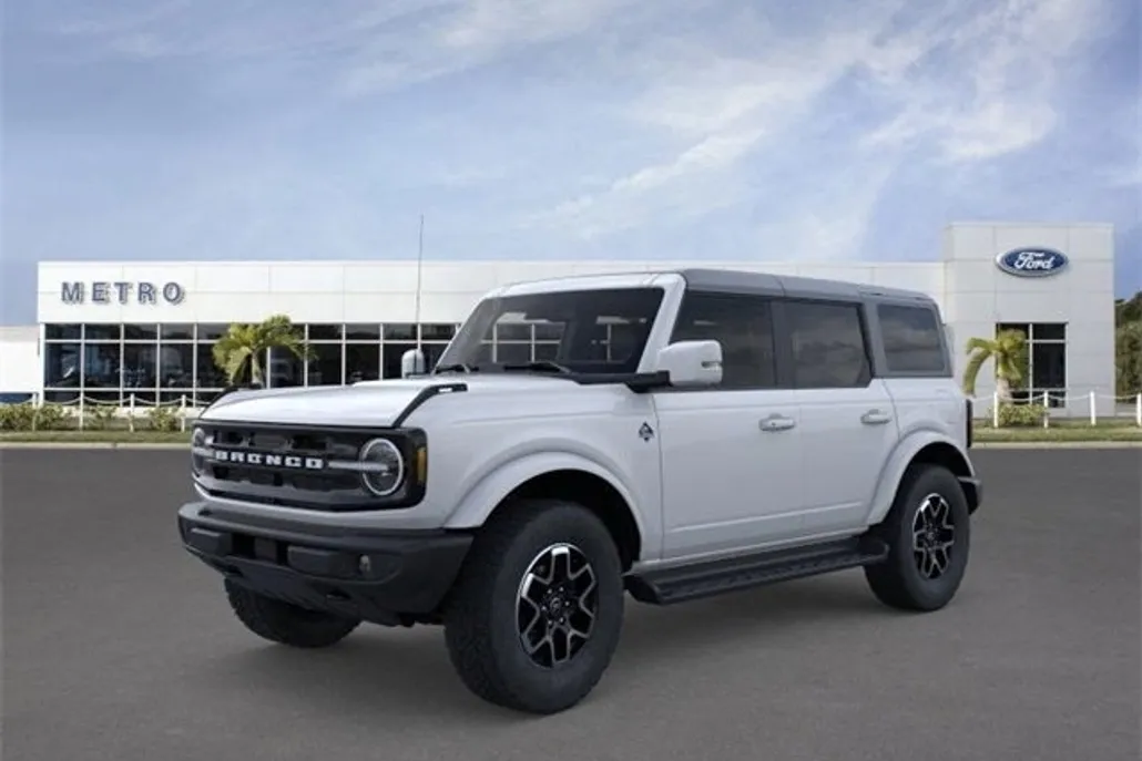 2025 Ford Bronco Outer Banks photo 1