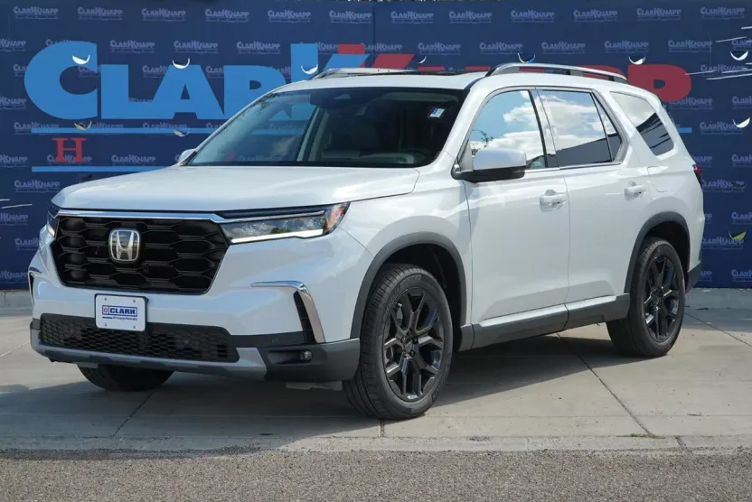 2025 Honda Pilot Touring photo 1
