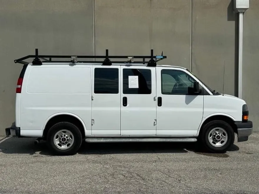 2017 Gmc Savana 2500 Cargo photo 1