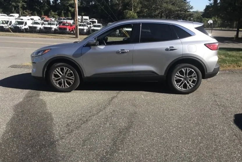 2022 Ford Escape SEL photo 1