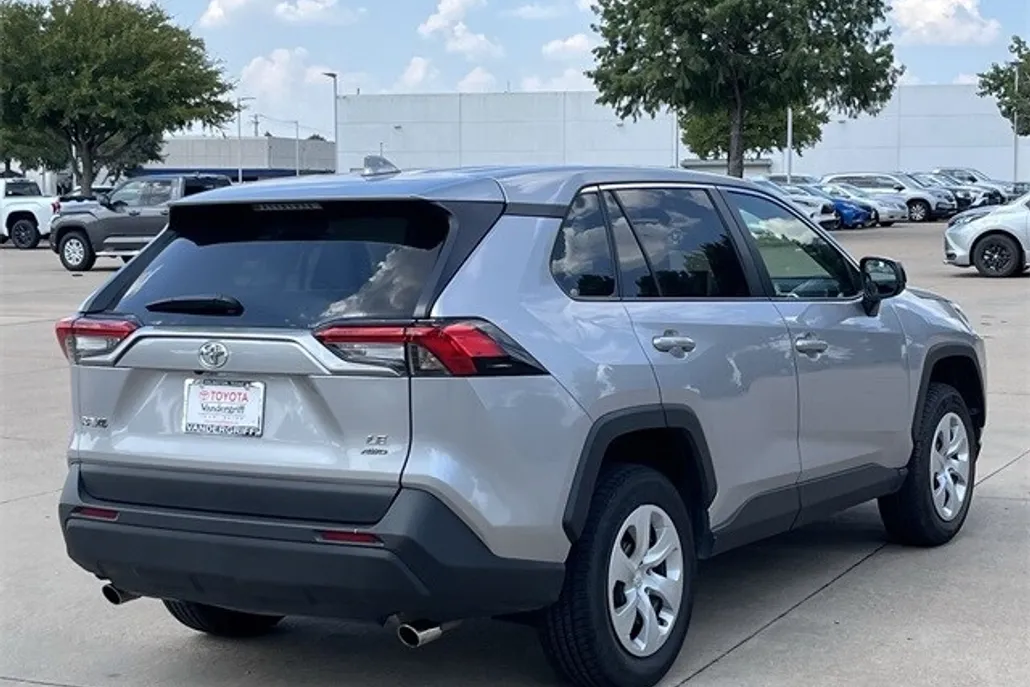 2024 Toyota RAV4 LE photo 1