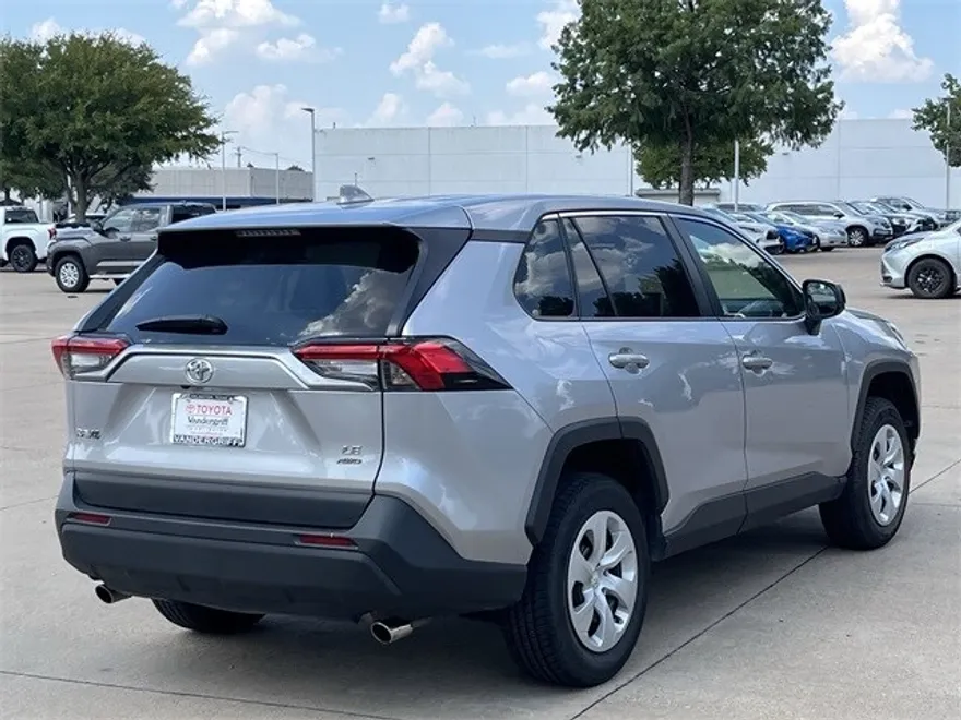 2024 Toyota RAV4 LE photo 1