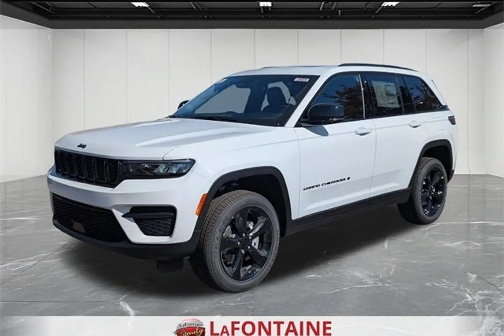 2025 Jeep Grand Cherokee Altitude photo 1