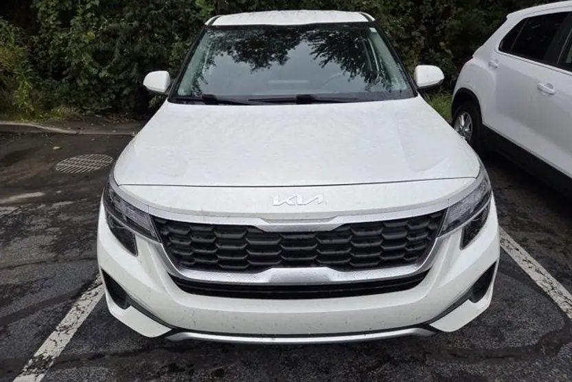 2022 Kia Seltos LX photo 1
