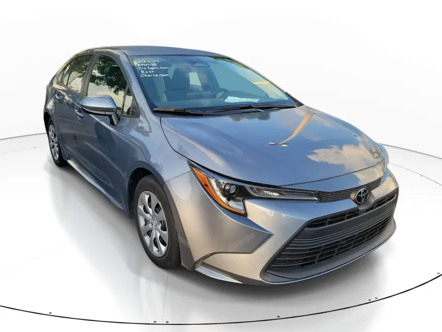 2024 Toyota Corolla LE photo 1