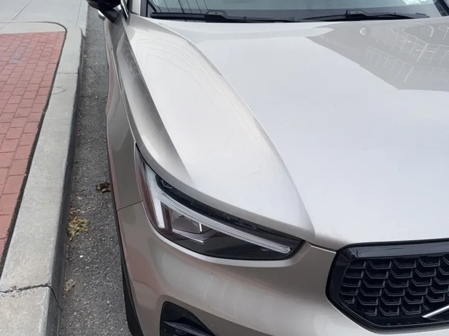 2023 Volvo XC40 AWD Plus photo 1
