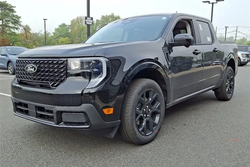 2025 Ford Maverick Lariat photo 1