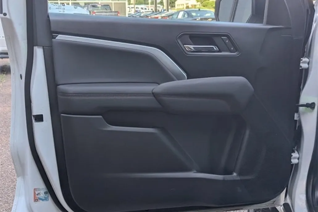 2023 Chevrolet Colorado Z71 photo 1