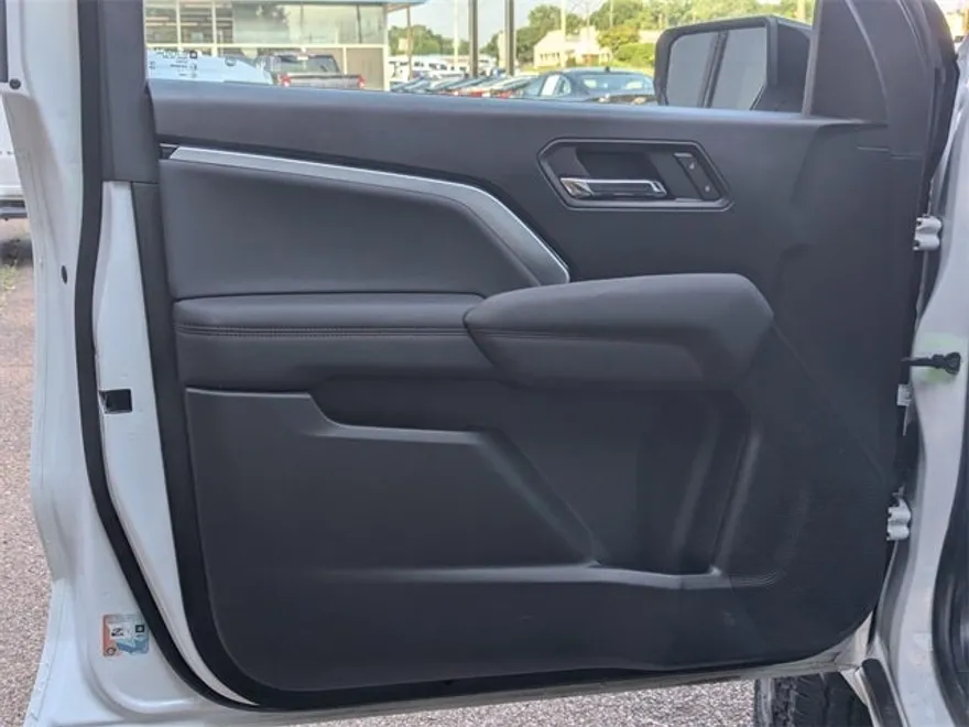 2023 Chevrolet Colorado Z71 photo 1