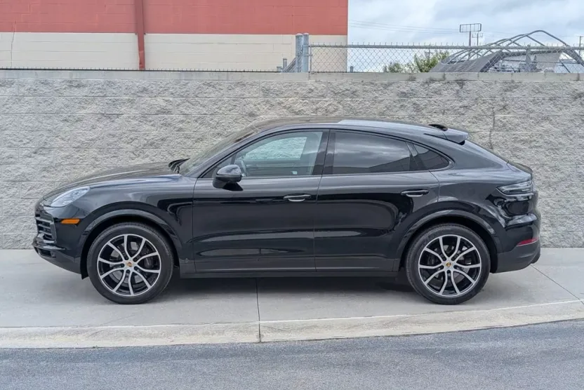 2023 Porsche Cayenne Coupe Platinum Edition photo 1