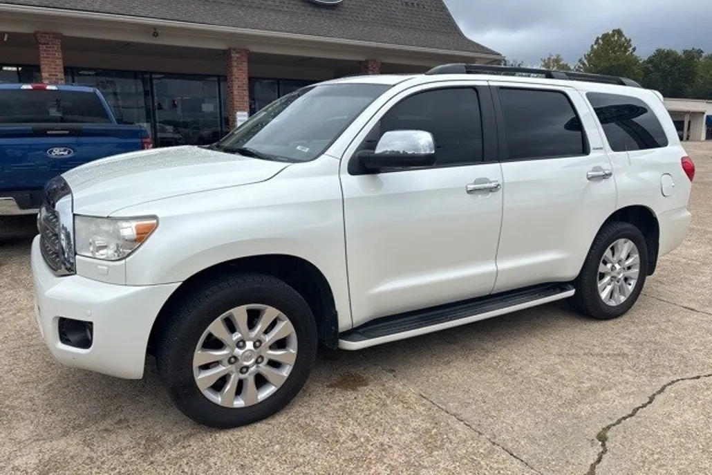 2016 Toyota Sequoia Platinum photo 1