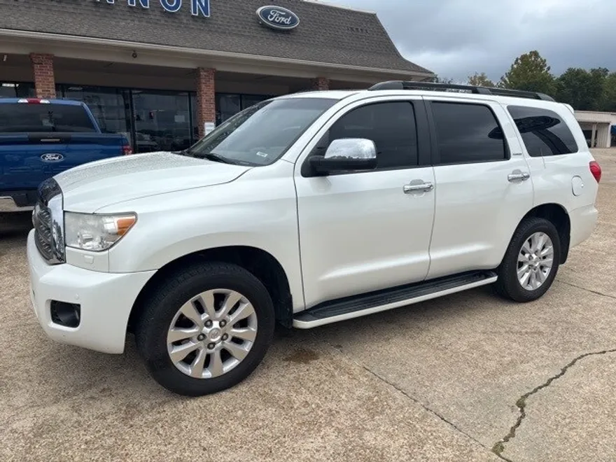 2016 Toyota Sequoia Platinum photo 1