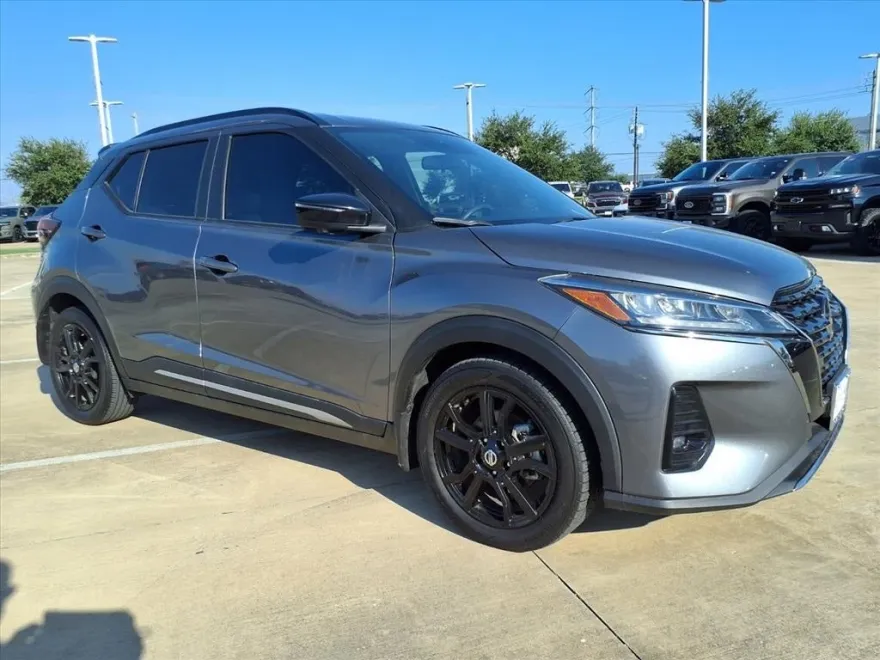 2021 Nissan Kicks SR photo 1