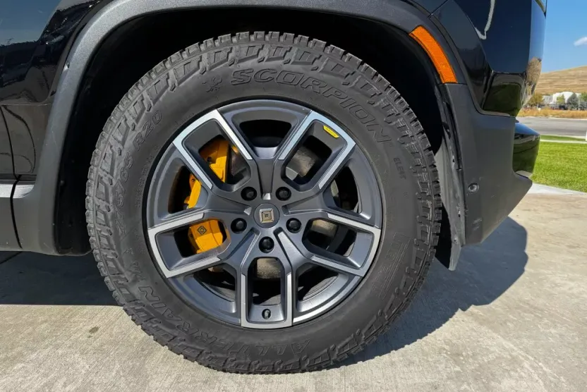 2022 Rivian R1T Launch Edition photo 1