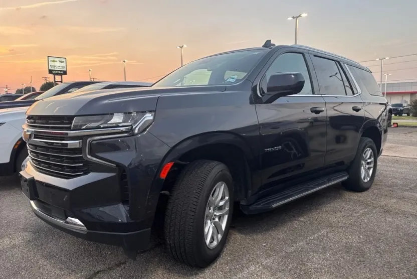 2023 Chevrolet Tahoe LT photo 1