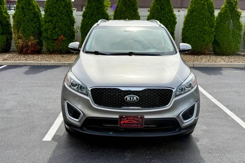 2017 Kia Sorento LX photo 1