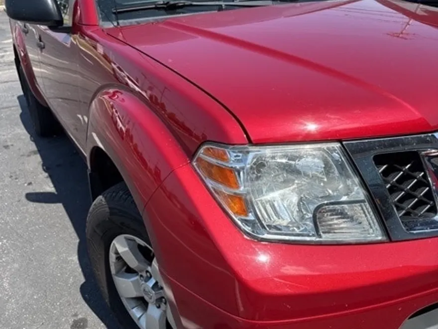 2012 Nissan Frontier SV Crew Cab photo 1