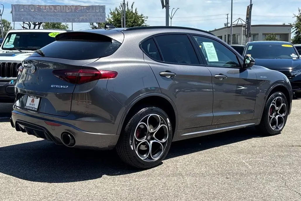 2022 Alfa Romeo Stelvio Ti photo 1