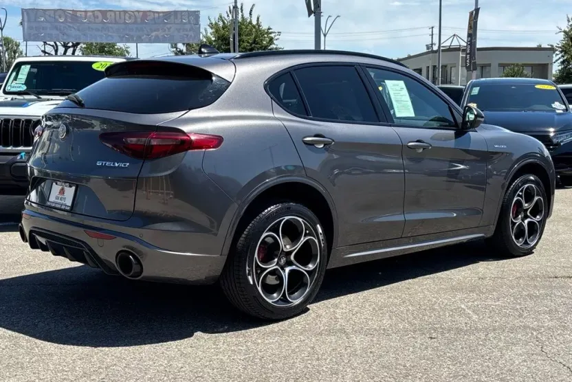 2022 Alfa Romeo Stelvio Ti photo 1