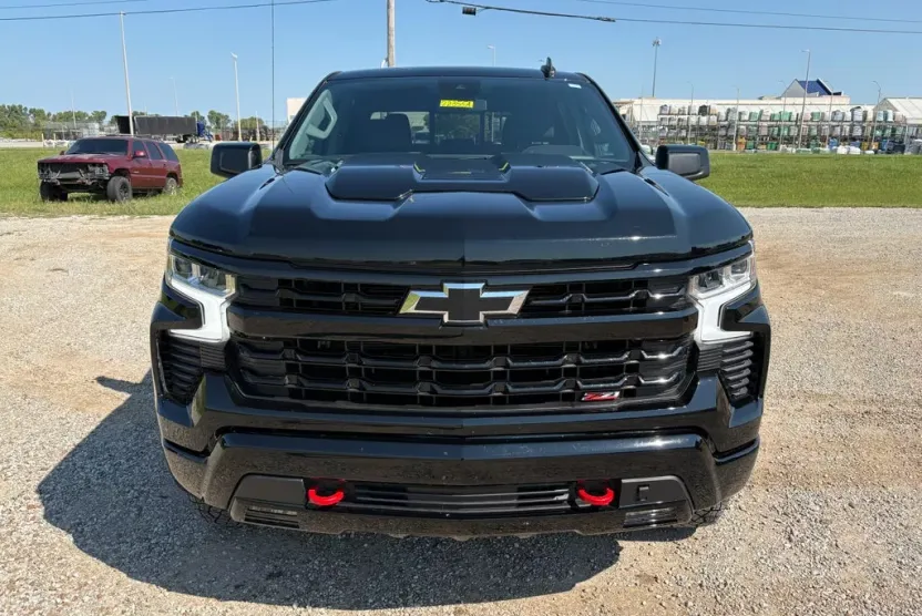 2024 Chevrolet Silverado Trail Boss LT photo 1