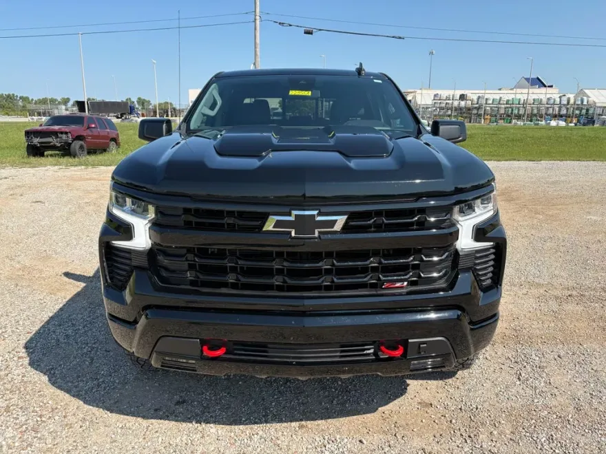 2024 Chevrolet Silverado Trail Boss LT photo 1