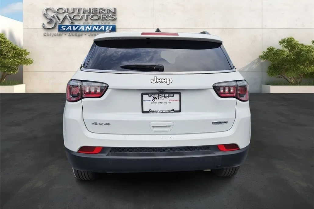 2024 Jeep Compass Latitude photo 1