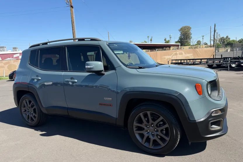 2016 Jeep Renegade Latitude photo 1