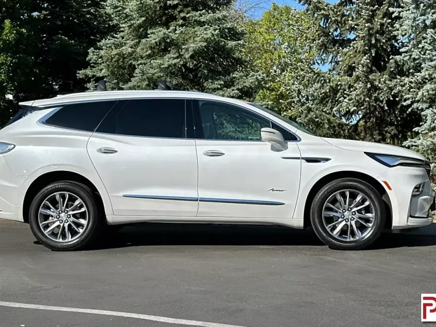 2022 Buick Enclave Avenir photo 1