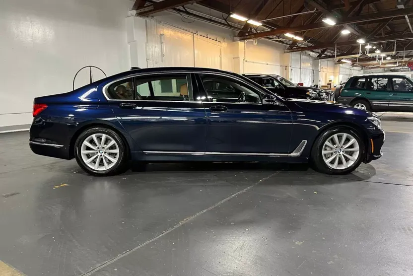 2018 Bmw 750i / B7 xDrive Sedan photo 1