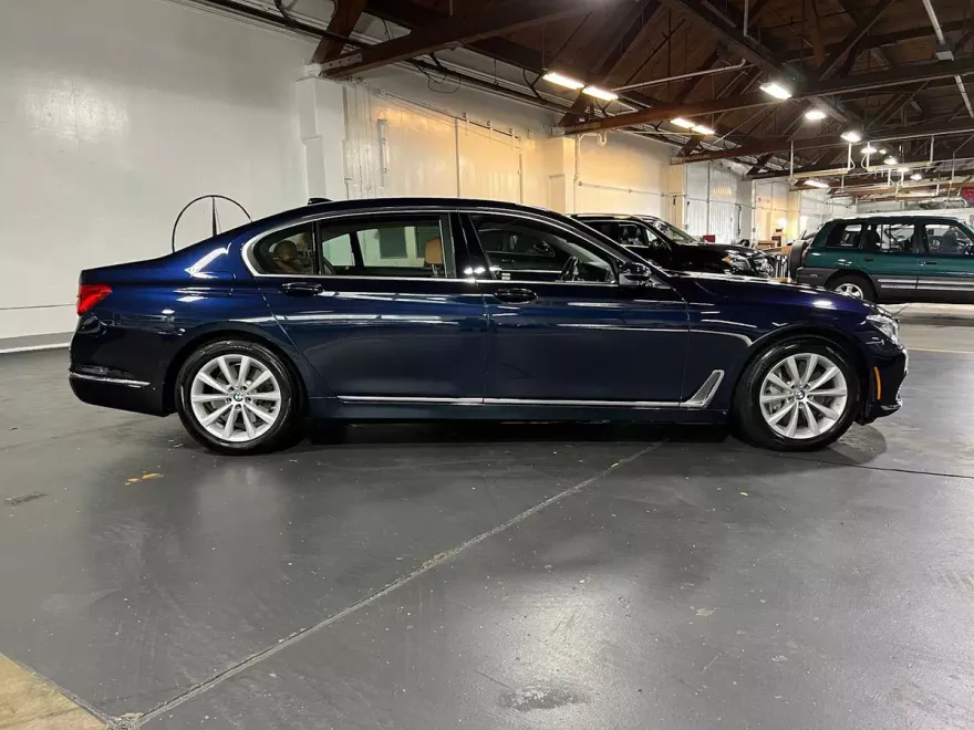 2018 Bmw 750i / B7 xDrive Sedan photo 1