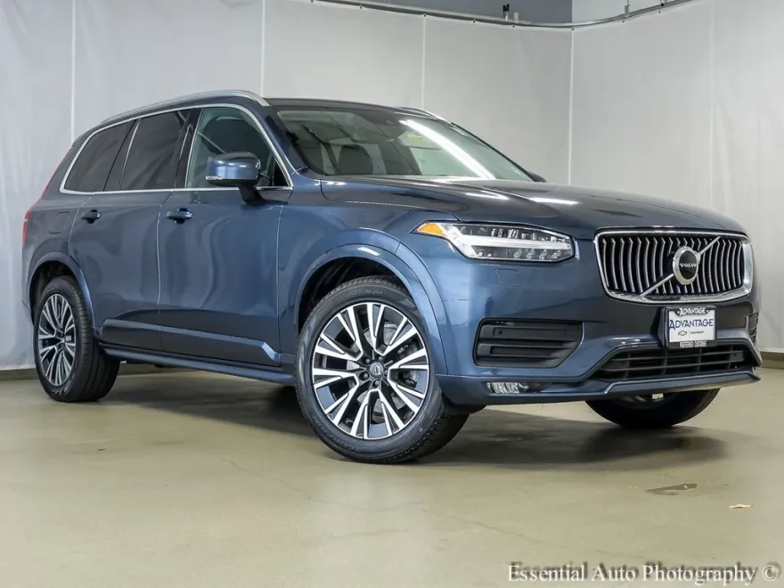 2022 Volvo XC90 T6 AWD Momentum photo 1