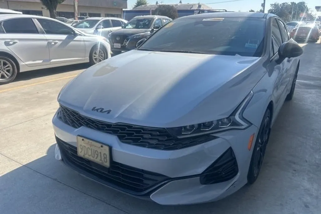 2023 Kia K5 GT-Line photo 1